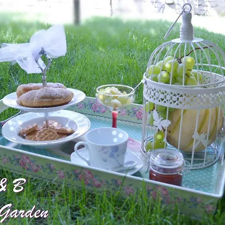 In The Garden Oda ve Kahvaltı 3*