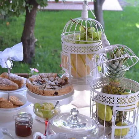 Oda ve Kahvaltı In The Garden 3*