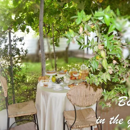 In The Garden Oda ve Kahvaltı